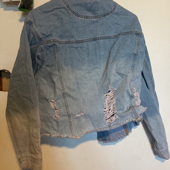 Wild Fable, sized medium women’s ripped blue Jean jacket. - Picture 3 of 3